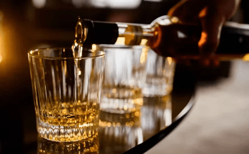 Bebidas adulteradas causam mortes e quase 200 intoxicações no Brasil