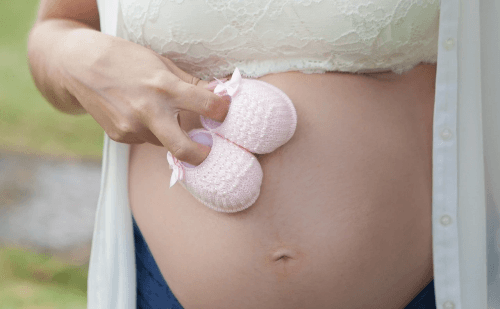 Licença-maternidade agora começa após alta da mãe ou bebê em todo o Brasil