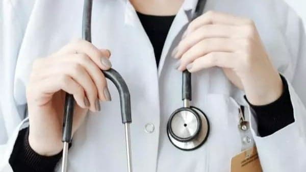 Médica é suspeita de apresentar laudos falsos aos pacientes (Foto: Pexels)