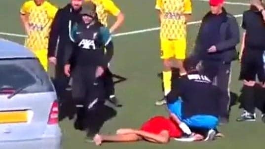 Choque no futebol argelino: Morte de adolescente após receber chute em partida