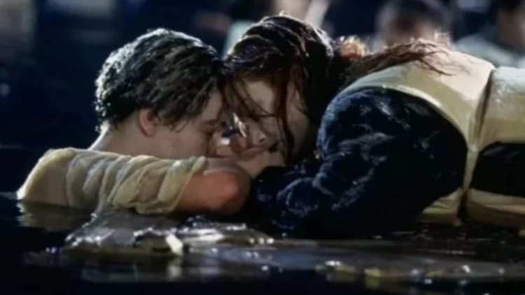 Porta de "Titanic" alcança R$ 3,5 milhões em leilão